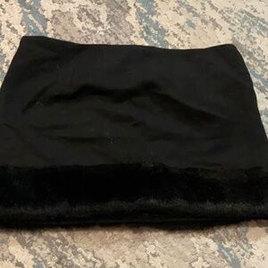 Knit mini skirt with faux fur trim